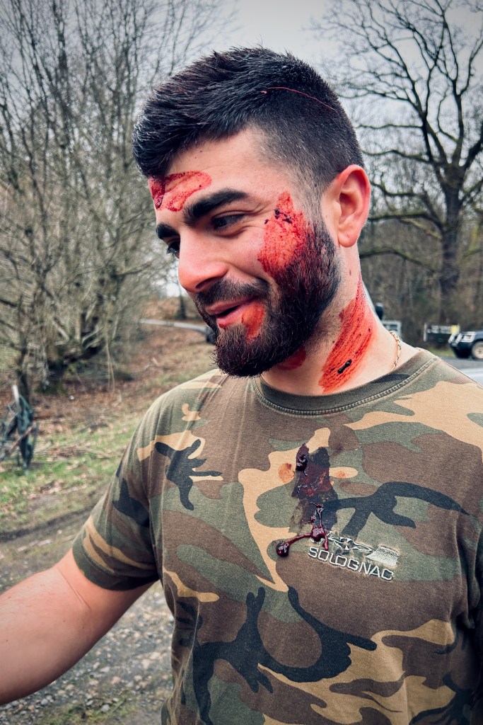 Logan après son baptême de chasse à l'arc lors de la clôture de saison à Thilay