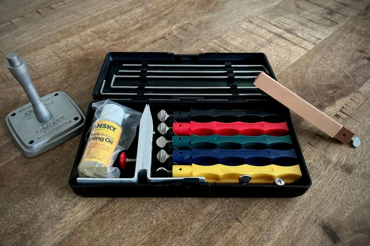 Système d'affûtage Lansky Deluxe avec support, pierres et strop