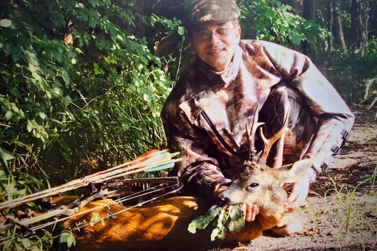 Ancienne photo de Laurent Duvivier avec un brocard prélevé à l'arc