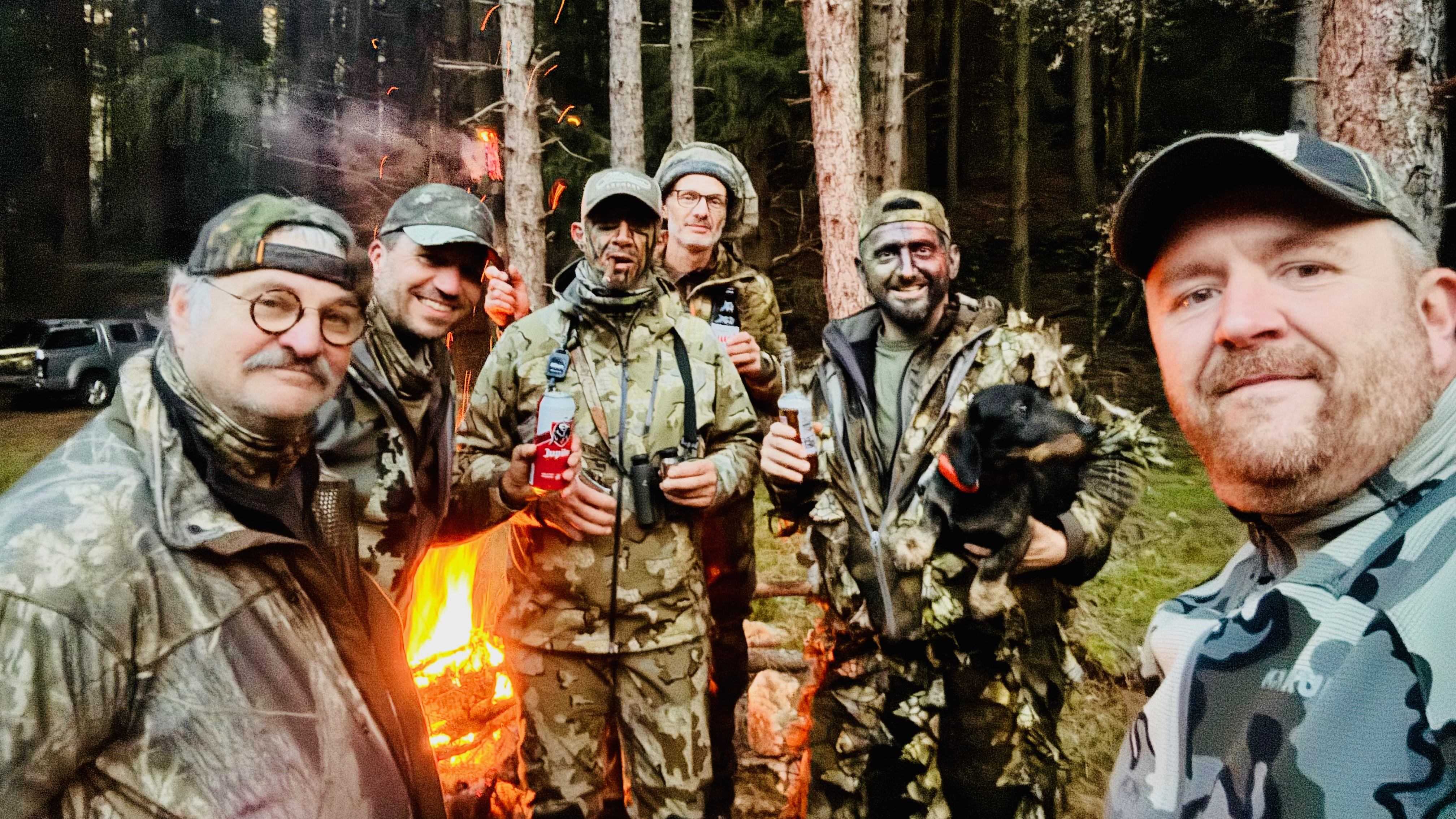 Jean Galoppin avec des amis chasseurs à l’arc